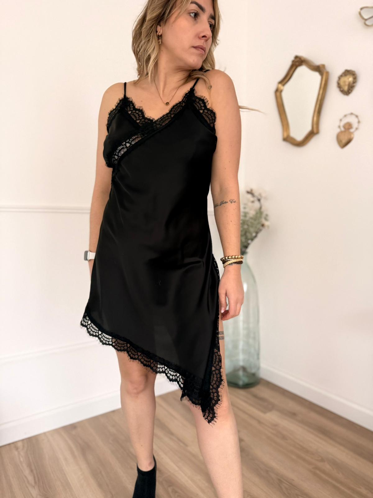 Tunique noir dentelle