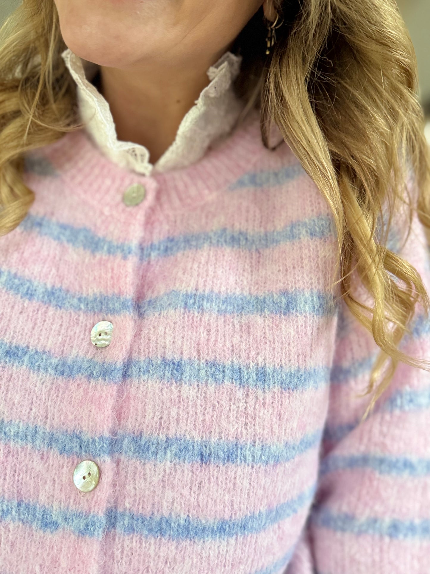 Gilet rayé rose et bleu