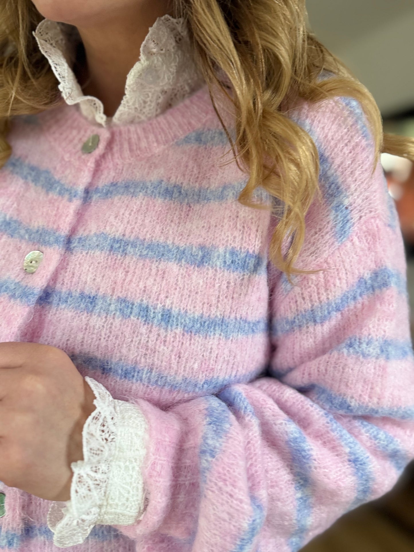 Gilet rayé rose et bleu