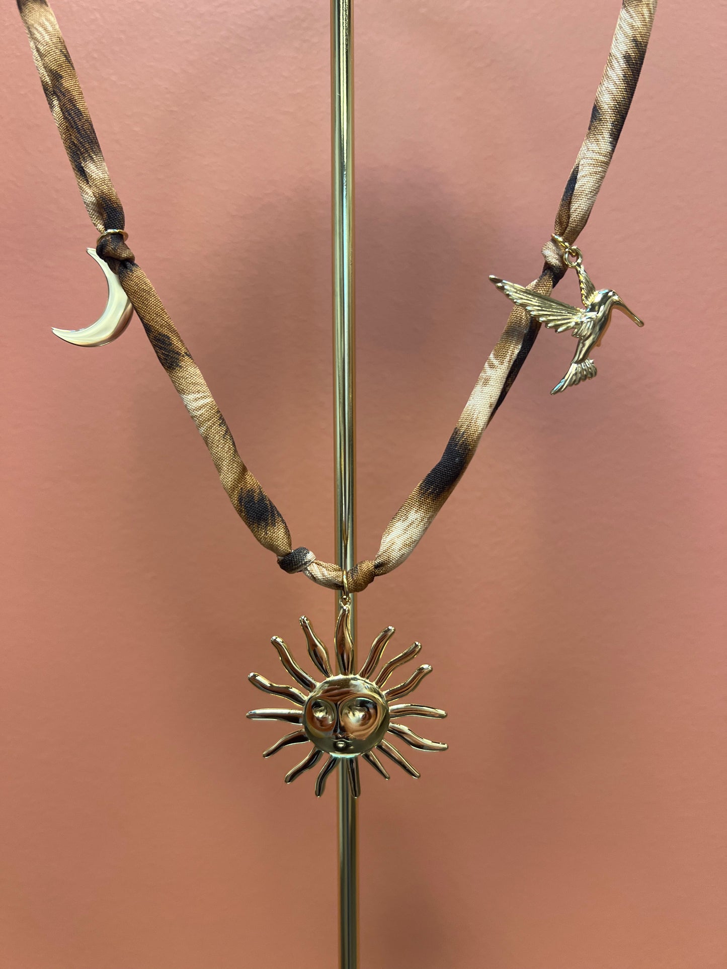 COLLIER FARI