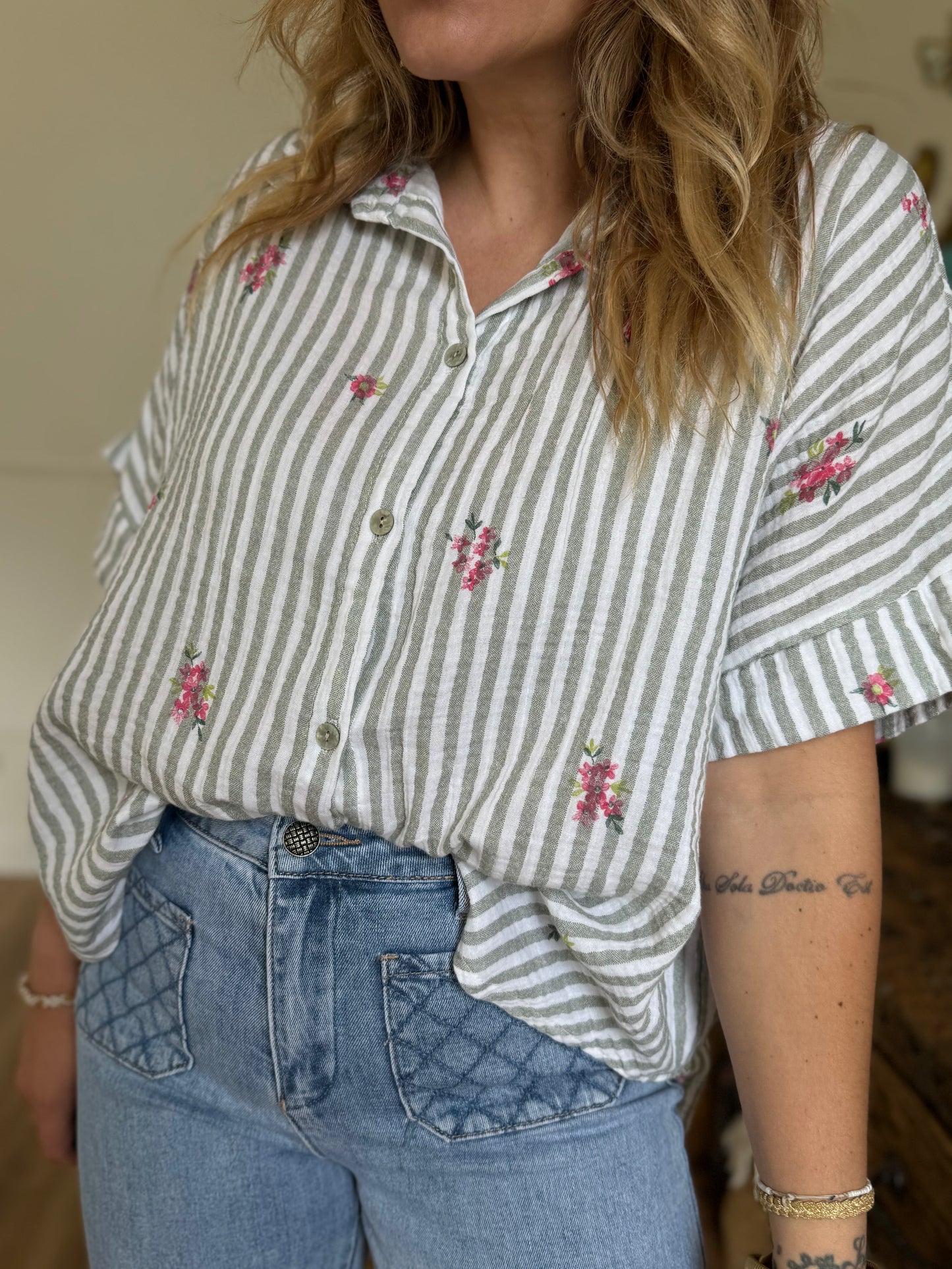 CHEMISE RAYE KAKI A FLEURS
